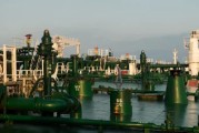 免费测算国际油价周二收高 地缘政治担忧与美元走弱双重支撑