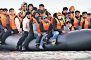 免费测算“创今年新高”，英媒：单日近1200名非法移民横渡英吉利海峡，英政府被指对边境失去控制